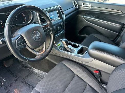 Used 2021 Jeep Grand Cherokee Laredo image 11