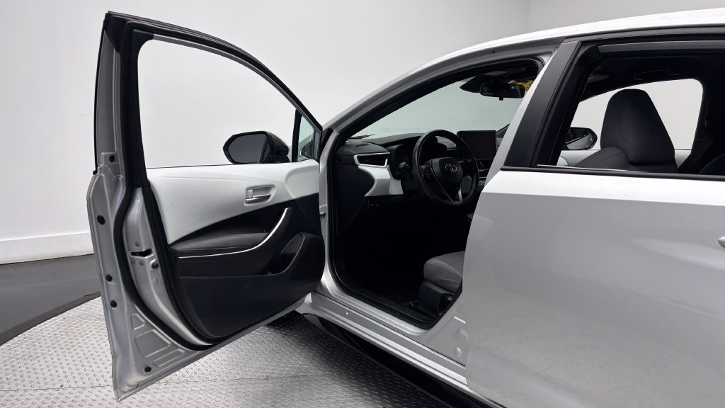 Certified 2025 Toyota Corolla SE FWD image 16