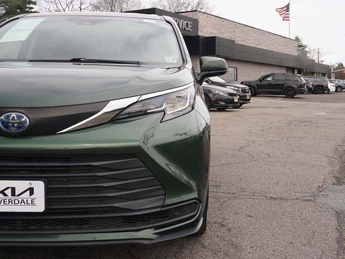 Used 2021 Toyota Sienna LE image 13