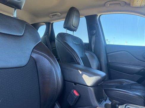 Used 2020 Jeep Cherokee Latitude Plus image 14