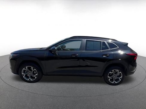 Used 2025 Chevrolet Trax LT w/ LT Convenience Package FWD image 9