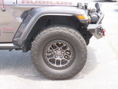 Used 2022 Jeep Wrangler Unlimited Rubicon w/ Xtreme Recon 35" Tire Package AWD/4WD image 7