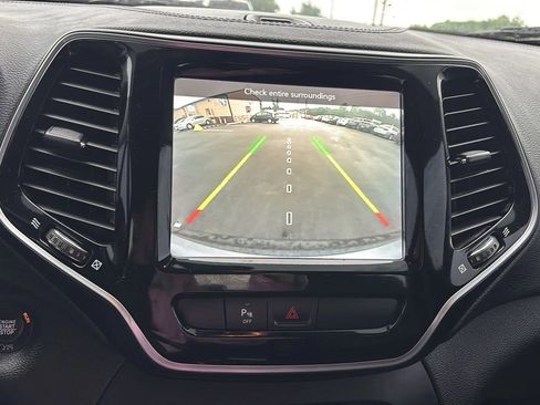 Used 2019 Jeep Cherokee Limited AWD/4WD image 29