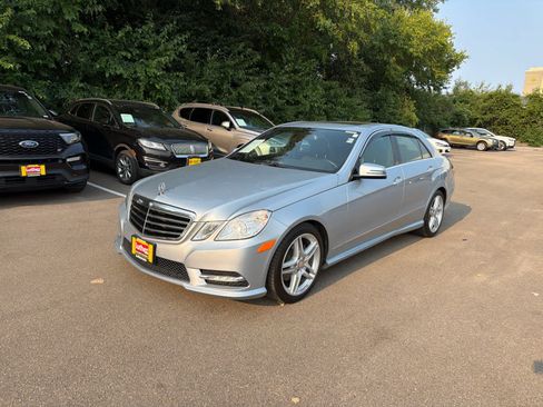 Used 2013 Mercedes-Benz E 350 4MATIC Sedan image 4