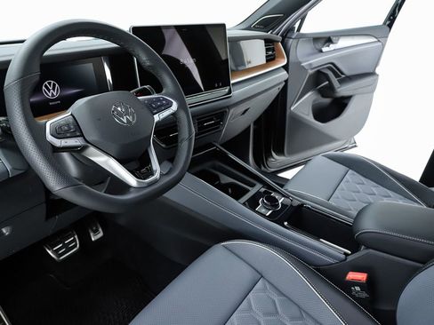 New 2026 Volkswagen Tiguan SEL R-Line AWD/4WD image 19