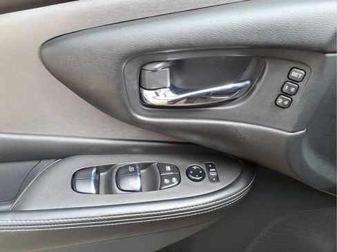 Used 2024 Nissan Murano SL FWD image 11