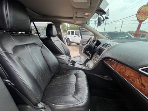 Used 2012 Lincoln MKX FWD image 13