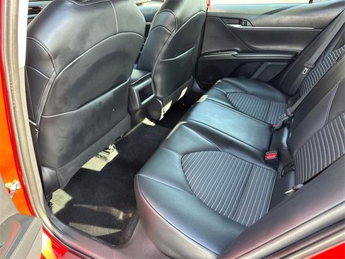 Certified 2020 Toyota Camry SE image 15