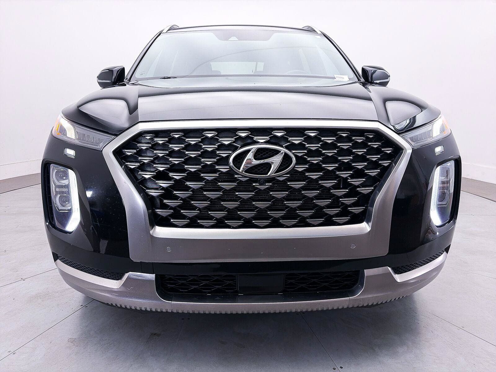Used 2022 Hyundai Palisade Calligraphy FWD image 2