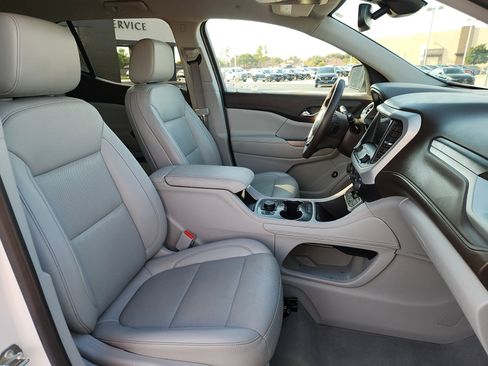 Used 2023 GMC Acadia SLT image 15