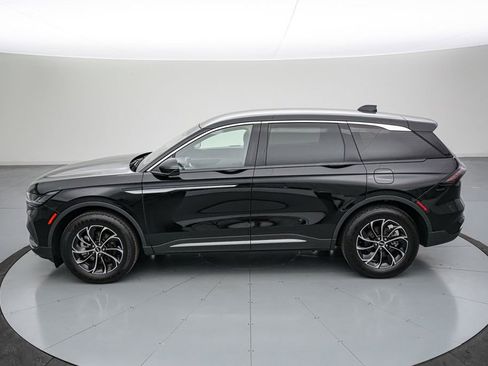 Used 2025 Lincoln Nautilus Premier AWD/4WD image 8