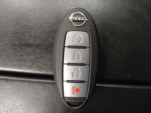 Used 2022 Nissan Rogue SV image 32