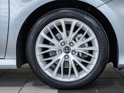 Used 2018 Toyota Camry XLE image 16