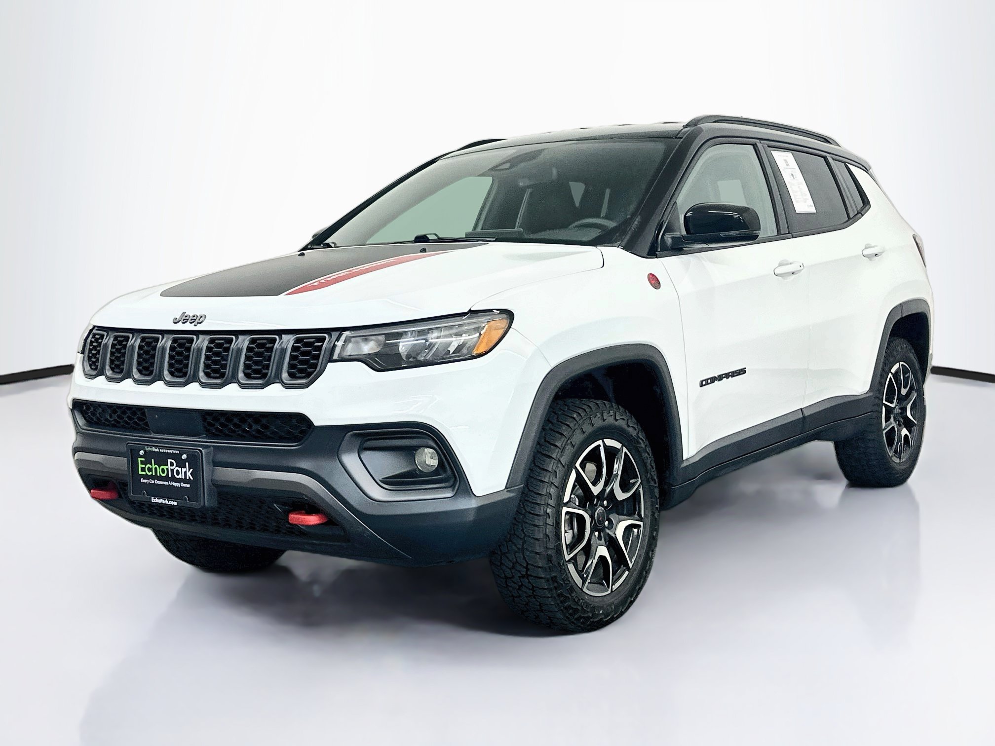 Used 2025 Jeep Compass Trailhawk AWD/4WD image 3