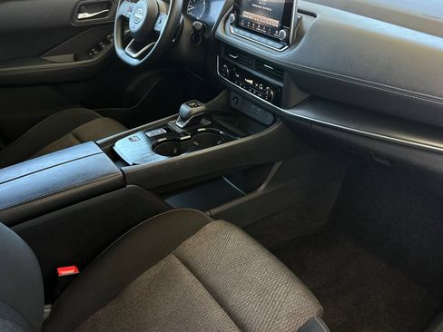 Used 2024 Nissan Rogue SV FWD image 15