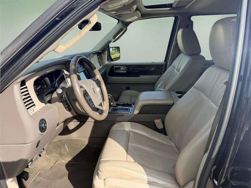 Used 2016 Lincoln Navigator Select AWD/4WD image 19