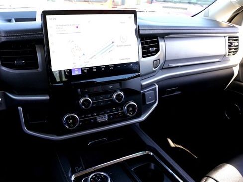 Used 2024 Ford Expedition Max XLT image 16