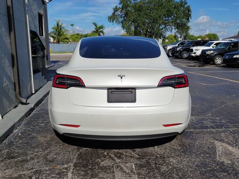 Used 2021 Tesla Model 3 Standard Range Plus RWD image 5