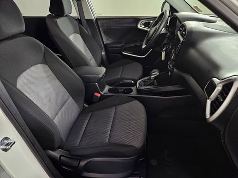 Used 2025 Kia Soul LX w/ LX Technology Package FWD image 27