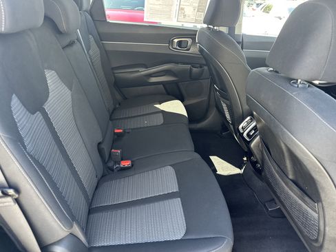 Used 2023 Kia Sorento LX FWD image 14