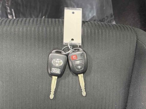 Used 2014 Toyota RAV4 XLE image 27