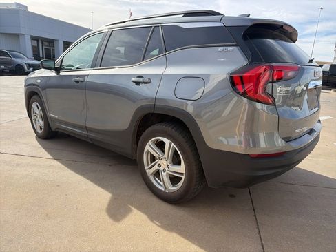 Used 2020 GMC Terrain SLE w/ Driver Convenience Package image 5