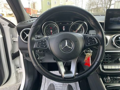 Used 2019 Mercedes-Benz GLA 250 250 4MATIC image 15