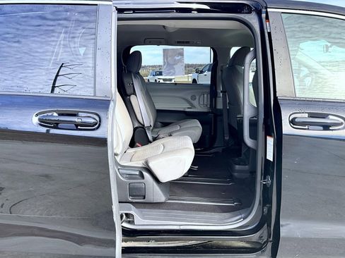 Used 2024 Toyota Sienna LE image 23