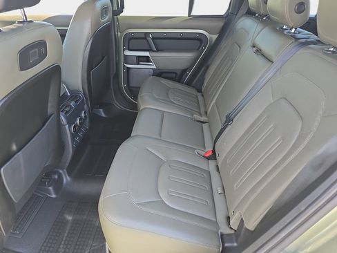 Certified 2020 Land Rover Defender 110 HSE image 17