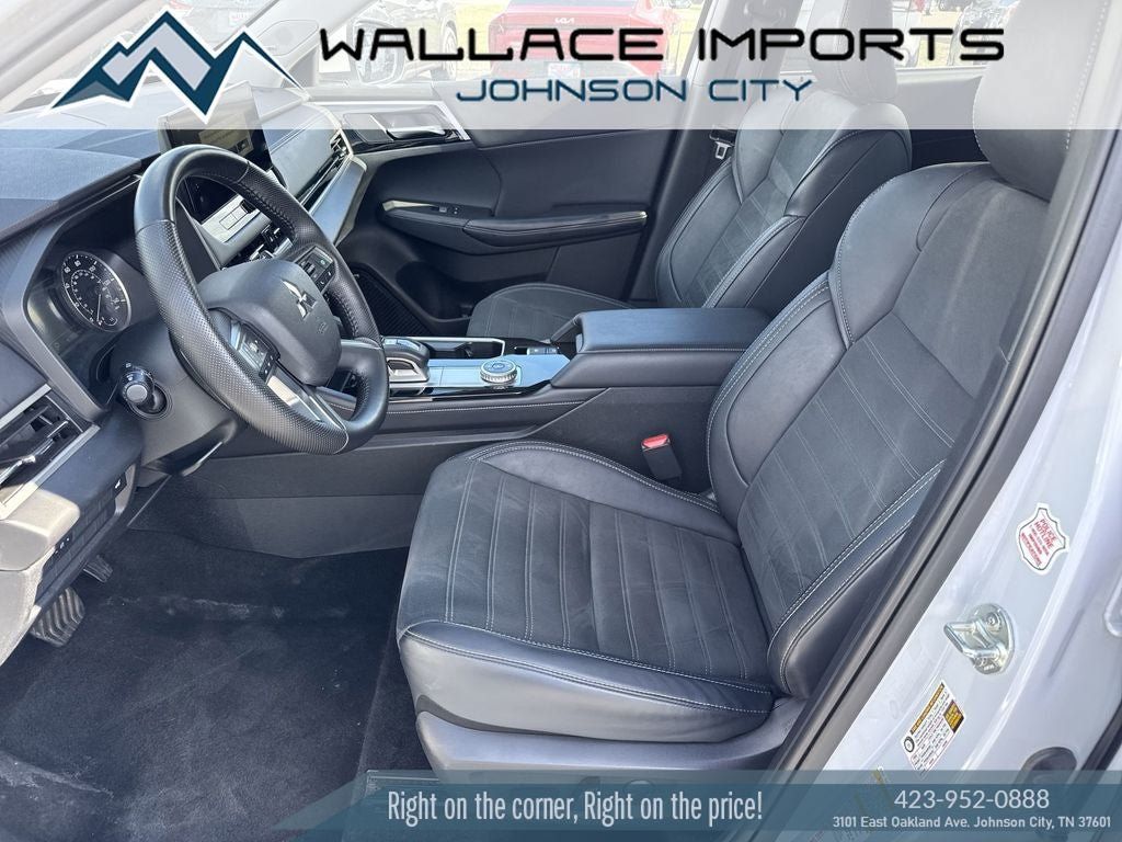 Used 2025 Mitsubishi Outlander AWD image 14