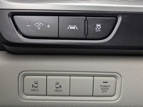 Used 2024 Kia Carnival LX image 25