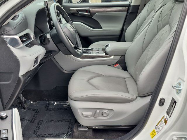 Used 2026 Toyota Highlander Platinum AWD/4WD image 9