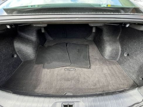 Used 2025 Nissan Altima 2.5 SV FWD image 32