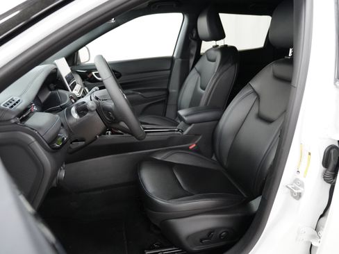 Used 2026 Jeep Compass Limited AWD/4WD image 4