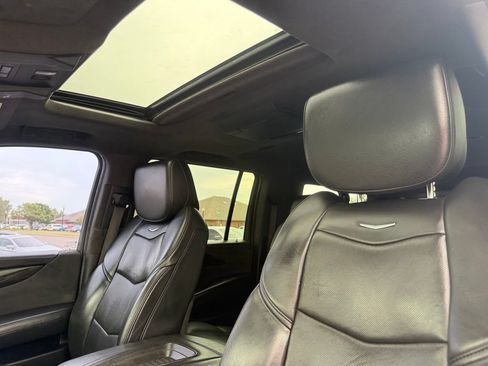 Used 2018 Cadillac Escalade ESV Platinum AWD/4WD image 30