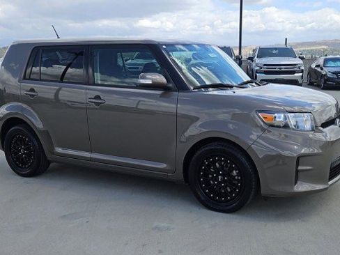 Used 2011 Scion xB FWD image 2