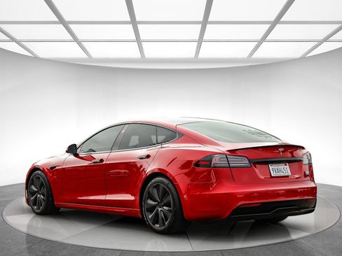 Used 2022 Tesla Model S Plaid image 2