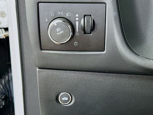 Used 2012 Dodge Challenger R/T image 16