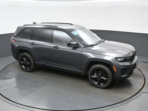 Used 2023 Jeep Grand Cherokee Altitude AWD/4WD image 41