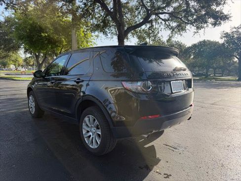 Used 2019 Land Rover Discovery Sport SE AWD/4WD image 4