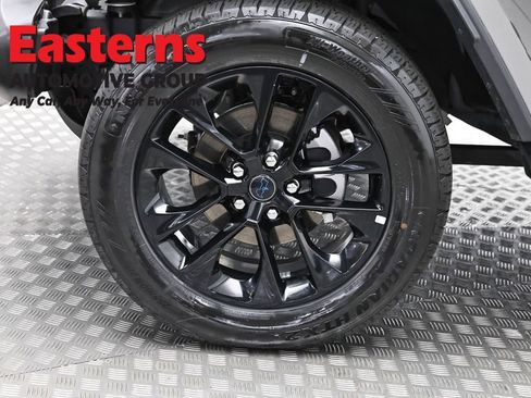 Used 2025 Jeep Wrangler Unlimited Sahara AWD/4WD image 32
