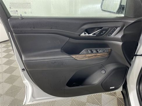 Used 2022 GMC Acadia Denali w/ Denali Technology Package image 15