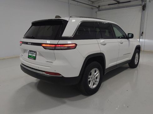 Used 2023 Jeep Grand Cherokee Laredo w/ Luxury Tech Group I AWD/4WD image 9