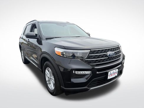 Certified 2024 Ford Explorer XLT w/ Equipment Group 202A AWD/4WD image 4