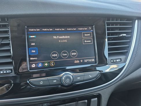 Used 2022 Buick Encore Preferred w/ Safety Package FWD image 17