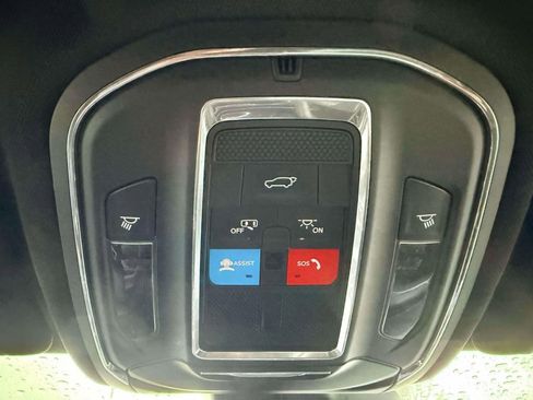 Used 2024 Jeep Grand Cherokee Altitude image 25