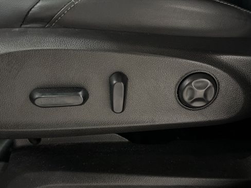 Used 2019 Buick Envision Essence FWD image 18