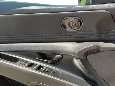 Used 2025 Hyundai Elantra Sport FWD image 19