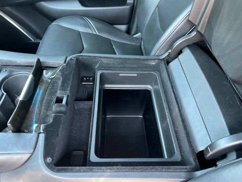 Used 2020 Cadillac Escalade Platinum AWD/4WD image 16