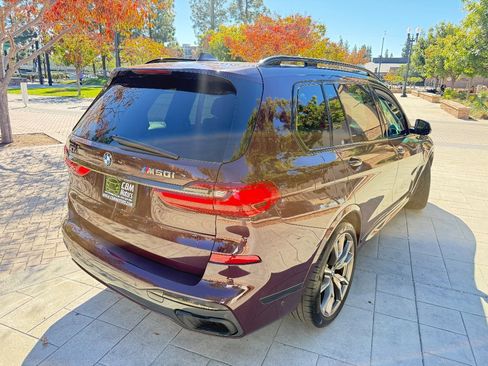 Used 2021 BMW X7 M50i image 9